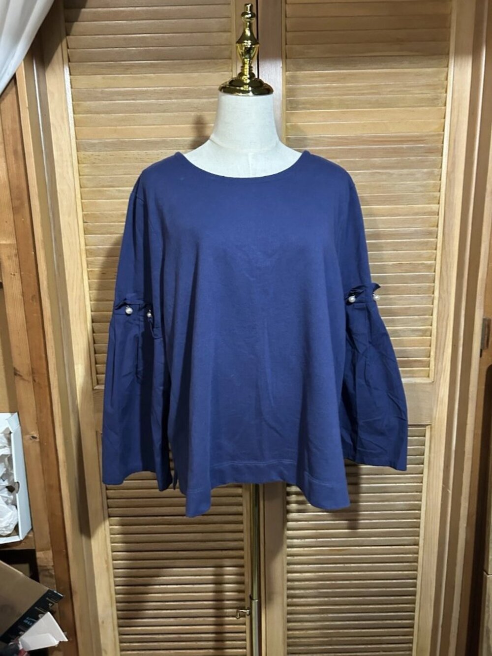 LANE BRYANT ~ Women's Plus 18 20 ~ RARE! Medieval Blue Sweatshirt w/ Pearls
